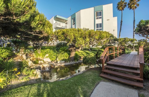 South Redondo Condo | Beach Front Condo - Min 31 Day Stay