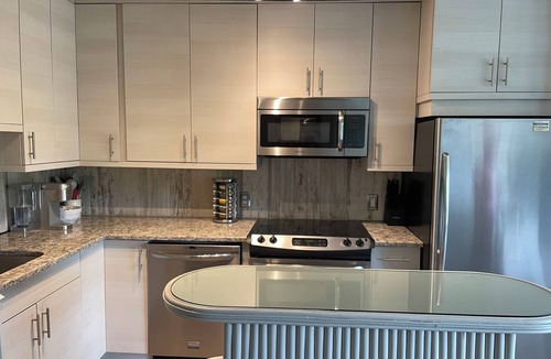 Country Club Estates Apartment | BEAUTIFUL IN TOWN! - 2 Bedroom 1 Bath on Rehoboth Ave. Walk to Beach and Shops!