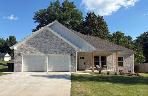 Muscle Shoals House | Beautiful New Construction Near Everything! Boating, Fishing and Golf, Oh Yeah!