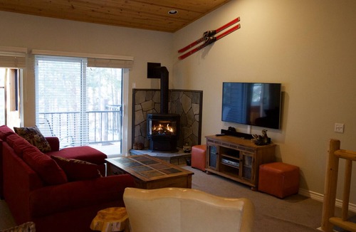 Mammoth Lakes Condo | Beautiful Upgraded Condo w/Private Spa.Dogs Considered 15min Walk to the Village
