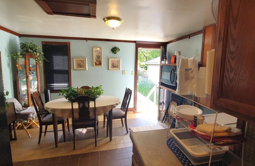 Near Eastside House | Big Beautiful House Close to Downtown Indianapolis with outdoor firepit
