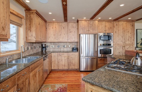 Big Sky House | Black Eagle Overlook | Hot Tub Walk to Village Sleeps 10