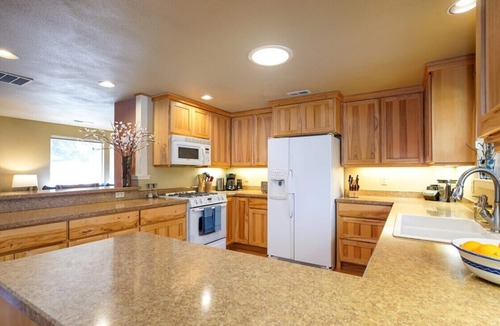 Old Farm District House | Bluebird Day - River Hawk in Bend, Experience comfort at a spacious 3BR home.