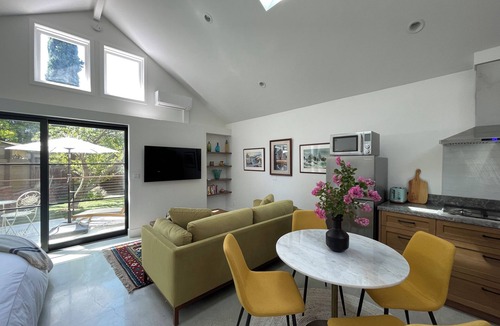 Brockmont Cottage | Brand New Charming Guest House in lovely Northwest Glendale CA. Private &Quiet