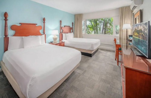 Kahului Hotel | Breathtaking Beach Retreat Perfect for Romantic Couple Stay | Outdoor Pool