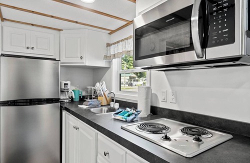 Sylva House | Breezy, Riverfront Tiny Home, King Bed, and Deck