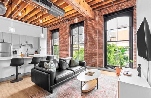 Downtown St. Louis Apartment | Brick & Bed Riverfront Lofts, G 201