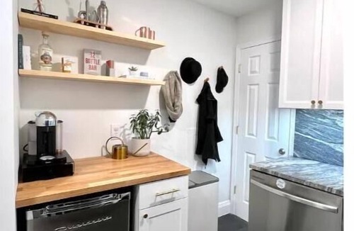 H Street Corridor House | Bright & Modern 3BD/3BA Rowhouse in Capitol Hill - Free Parking for 2 Vehicles