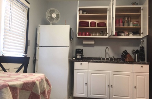 Burbank Cottage | Burbank 30+ Day Rental Private Quiet Guest House Warner Bro & St Joseph & NYFA