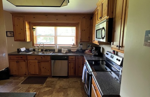 Dadeville Cabin | Centerport GetAway, Family size cabin. Near restaurants, golf and AU football