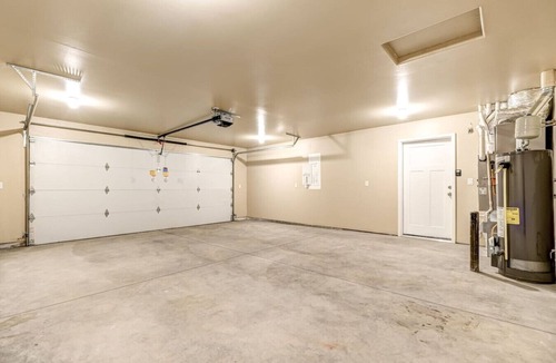 Hermiston House | Central and Quiet, 2 Car Garage, Yard #776A