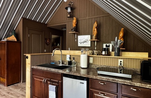 Moose Pass Cabin | Central location for touring all of Kenai Peninsula