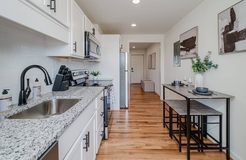 Civil Rights Historic District Condo | Central Quarters- Groups/King & Queen Beds/Parking