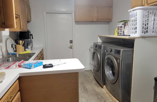 Greensboro House | Charming 2-bedroom bungalow in lovely Greensboro 4min walk to Collisuem
