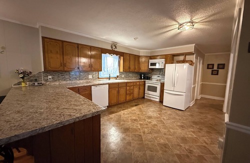Ether House | Charming 2-Bedroom Home in the Heart of Seagrove Pottery Country