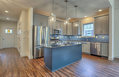 Mechanicsburg House | Charming 3-bedroom fully furnished duplex in Mechanicsburg