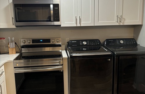 Newport News House | Charming 3-bedroom house with WiFi. Centrally located near Hampton Coliseum.