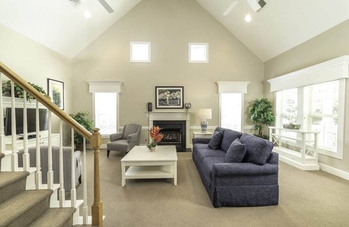 Lackey Cottage | Charming 3-bedroom cottage with AC, fitness room, WiFi in welcoming Williamsburg