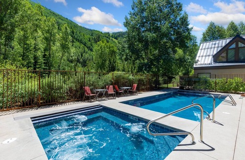 Telluride Condo | Charming Studio Steps from River | hot tub/pool area