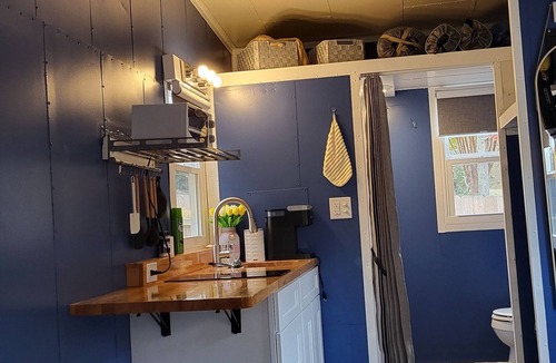 Rogersville House | Charming tiny house in Rogersville. Come relax in this quiet country setting