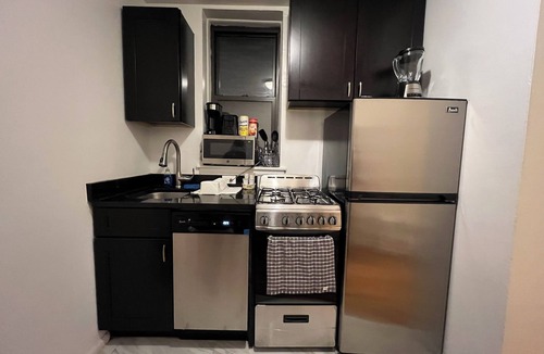 Upper West Side Apartment | Charming Upper West Side Apartment Prime Manhattan Location