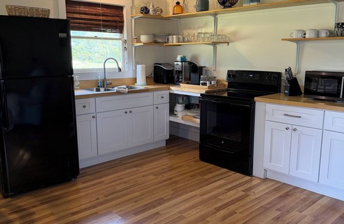 Wanchese House | Charming Wanchese Retreat-Cozy 2BR Near OBX Beaches and Fishing