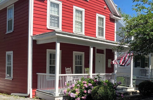 New Bern House | Charming, warm & tranquil historic downtown New Bern home