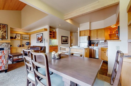 Redmond Condo | Charming waterfront condo with pool, tennis, hot tub, balcony, & W&D
