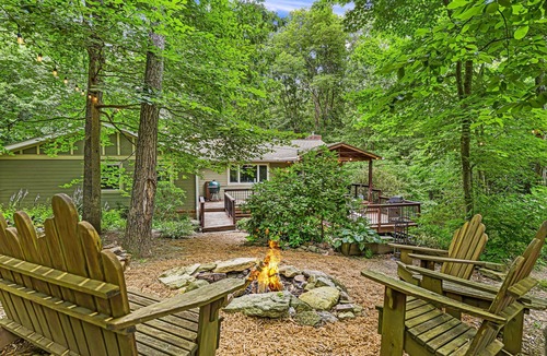 Royal Pines House | Chef’s Kitchen, Fire Pit & Hot Tub | Quiet Escape + Biltmore Pass