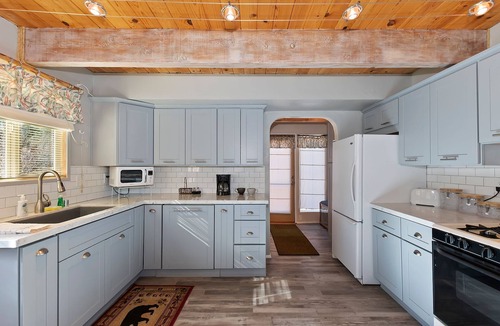 Upper Moonridge Cabin | Clouds Rest Cabin by Destination Big Bear: Tranquil Secluded Setting with Ski Slope Views! Close to Hiking Trails! Foosball!