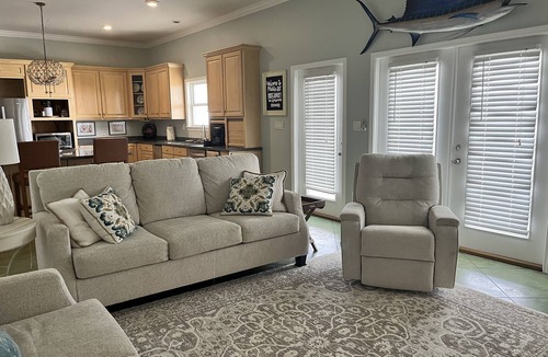 Theodore House | Come Relax and Enjoy the outdoors at our Beautiful Bay front home