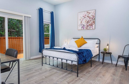 Historic Garderns Cottage | Comfort and Style 4br/3ba Near Riverwalk and Dtown