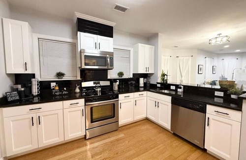 Lowell Apartment | Comfortable 3BR in Lowell – Open Layout