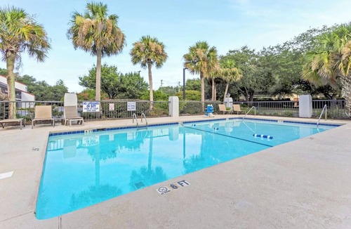 Charleston Hotel | Comfortable One-Room Retreat Minutes from Downtown Charleston