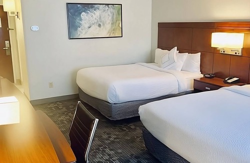 North Myrtle Beach Hotel | Comfortable Pool Retreat Near Alligator Adventure & House of Blues | 4 Rooms