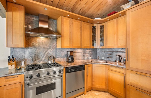 Aspen Condo | Construction Discount - Low rates for Summer 2026. Outdoor Heated Pool!