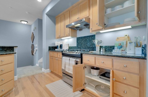 North San Jose Condo | Convenient and Accessible, Park + BBQ + Pool +Gym by Hello Hideout