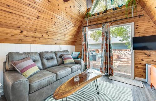 Lampe House | Cozy Cabin w/Deck & Boat Launch Access in Lampe!