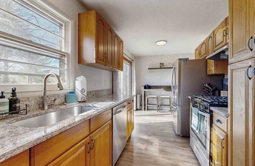 Royal Pines House | Cozy dog-friendly house w/fenced yard, deck, firepit, EV charger, wifi, w/d