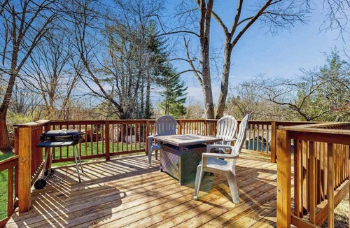 Royal Pines House | Cozy dog-friendly house w/fenced yard, deck, firepit, EV charger, wifi, w/d