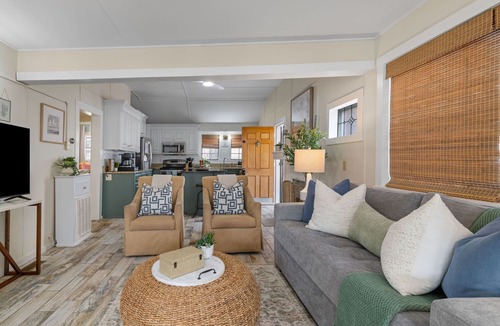 Muscle Shoals House | Cozy Lakefront Near RTJ Golf w Lift + Pet Friendly