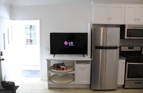 Studio City Apartment | Cozy Private Guest Suite Studio City