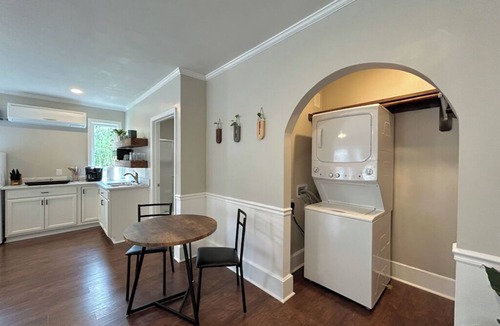 Westgate Apartment | Cozy studio in adorable Jacksonville with WiFi, AC, Kitchenette.