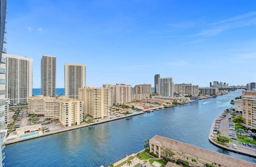 Hallandale Beach Hotel | Cozy Studio Resort Access near Beach Pool 1907