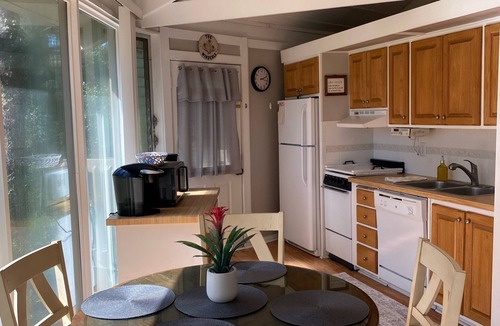 Sea Pines House | Cozy Treehouse Walkable to Harbour Town with Friendly Deer
