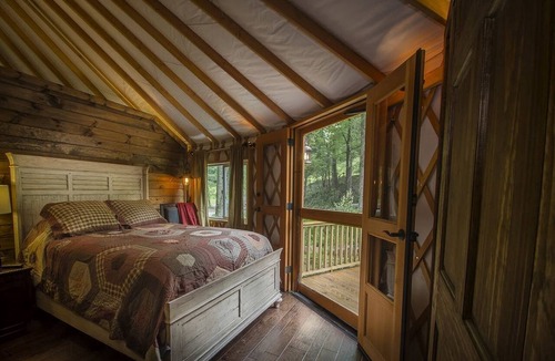Topton Cabin | Creekside Secluded Yurt with Jacuzzi in Topton, North Carolina