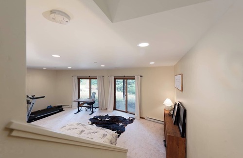 Columbine Lake House | Custom Home with Large Deck on 1 Acre - Amazing Views - 3 miles to Purg