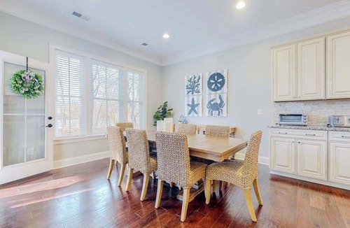 Sun Ridge House | Dazzling Bayside Resort home with pools, gym, & athletic court - close to beach