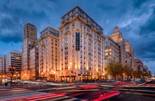 Downtown Washington D.C. Hotel | DC Accessible King – Roll-In Shower & Comfort