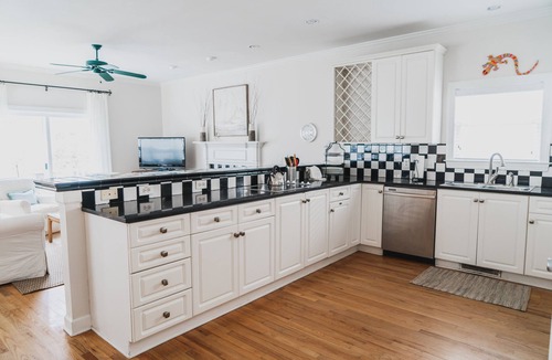 Isle of Palms House | Delightful Home with full Grand Pavilion Pool access - steps to the beach